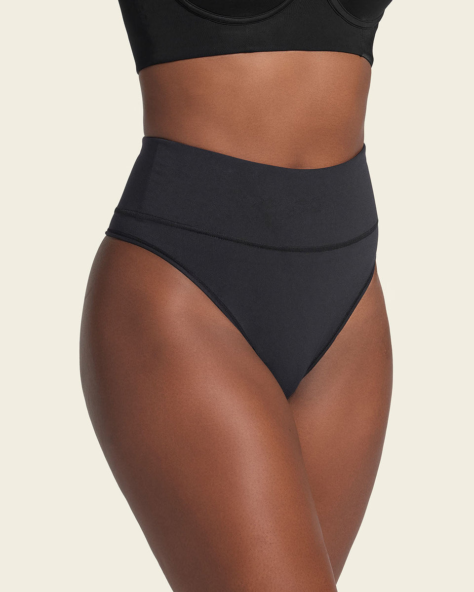 Tanga de control moderado tiro alto en SkinFuse